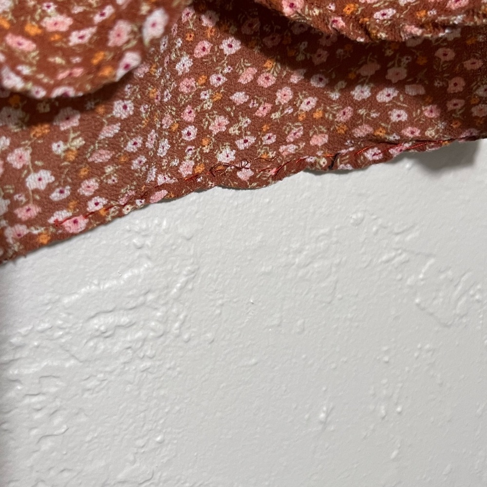 SO SHORT SLEEVE BLOUSE BROWN WITH FLORAL DESIGN SIZE XL - Picture 8 of 9